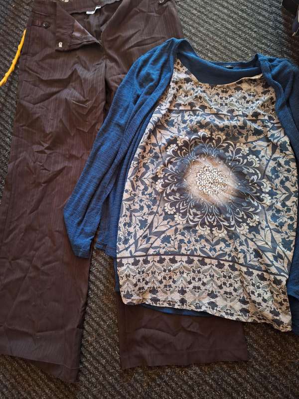 Ladies Top and pants Combo. Size Large