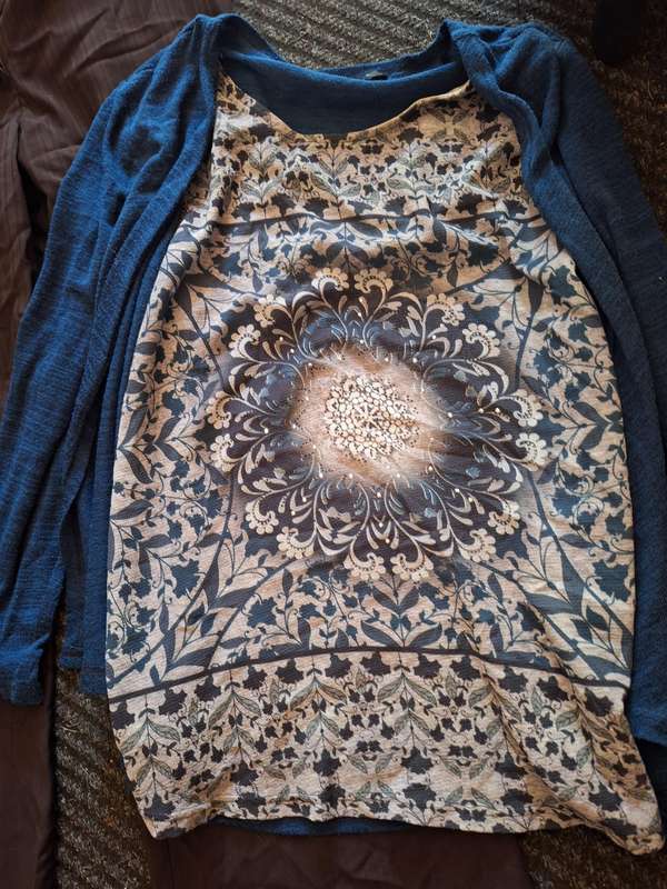 Ladies Top and pants Combo. Size Large