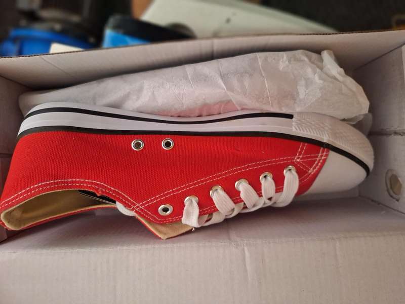 Sneakers Size 8