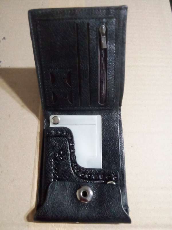 Lot 1 wallets (6) and watches (3)