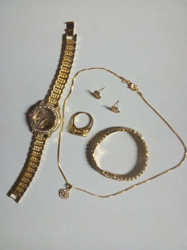 Woman's Jewellery Lot