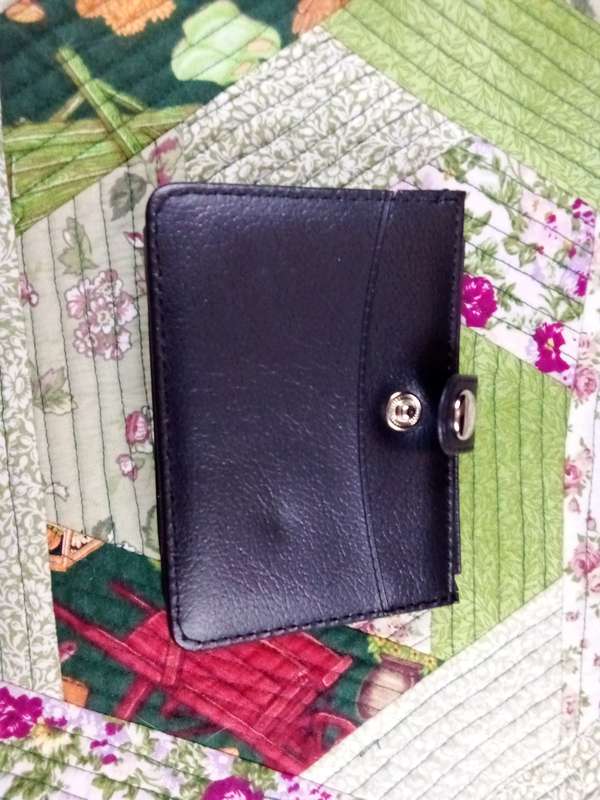 Lot 1 wallets (6) and watches (3)