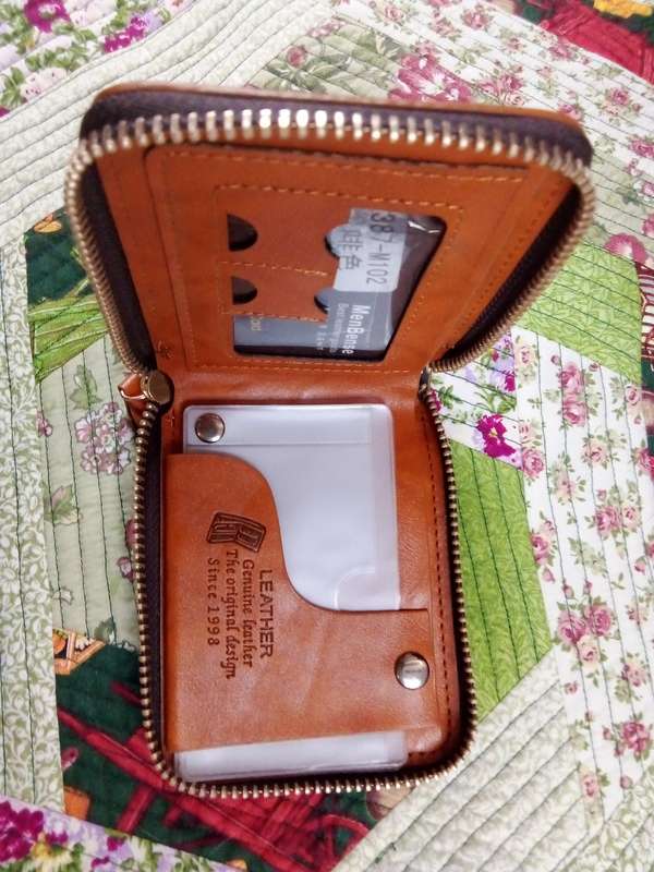 Lot 1 wallets (6) and watches (3)