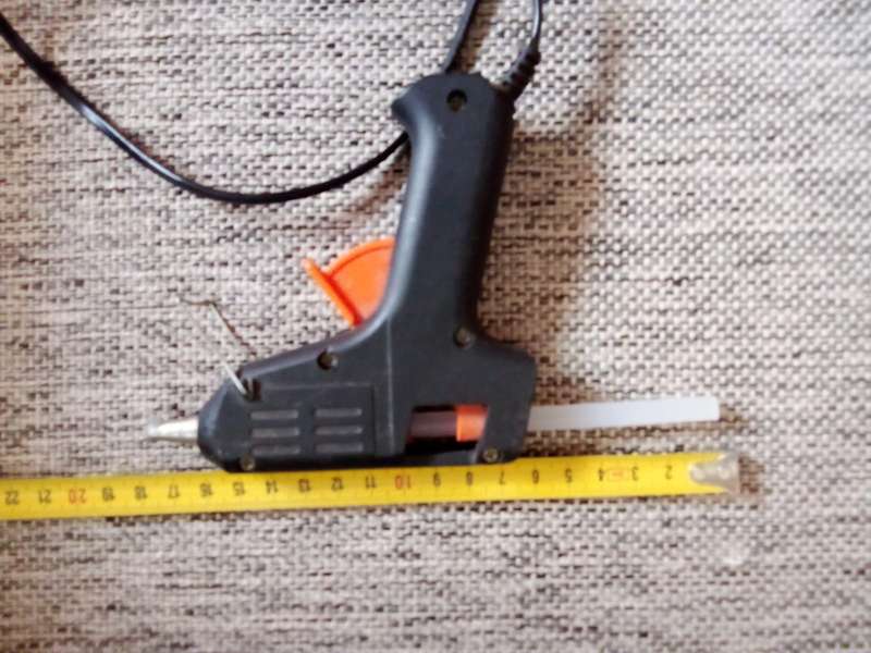 GLUE GUN