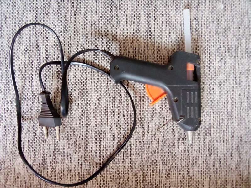 GLUE GUN