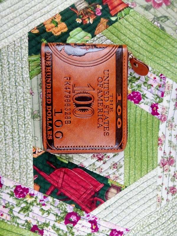 Lot 1 wallets (6) and watches (3)