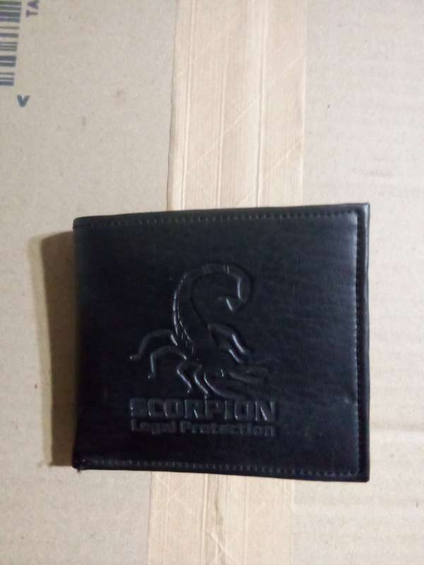 Lot 1 wallets (6) and watches (3)