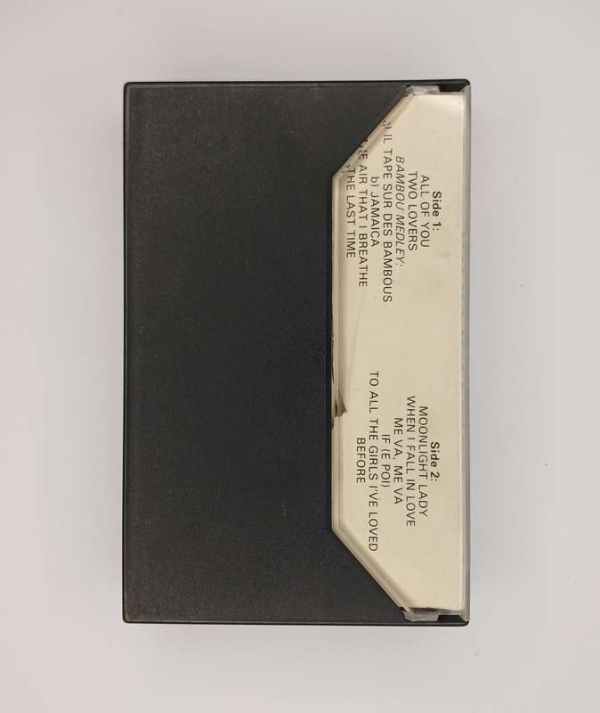 Julio Iglasias - 1100 Bell Air Place Cassette