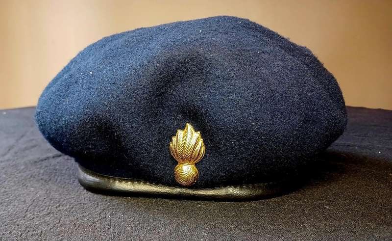 SADF Blue Beret & Canister Pouch, Rifleman Pretoria, 1979 - 1980