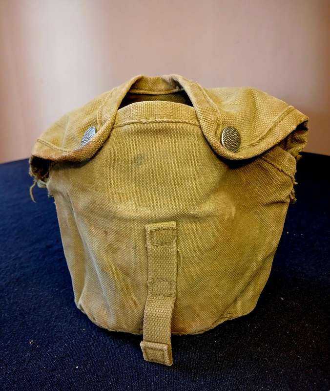 SADF Blue Beret & Canister Pouch, Rifleman Pretoria, 1979 - 1980