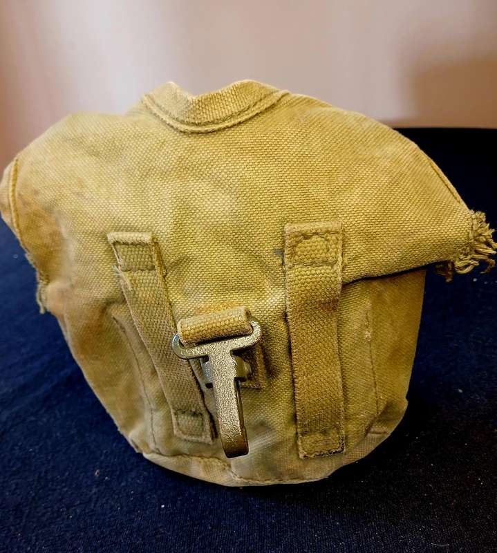 SADF Blue Beret & Canister Pouch, Rifleman Pretoria, 1979 - 1980