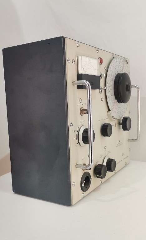 Vintage Advance Electronics Signal Generator Type B4B