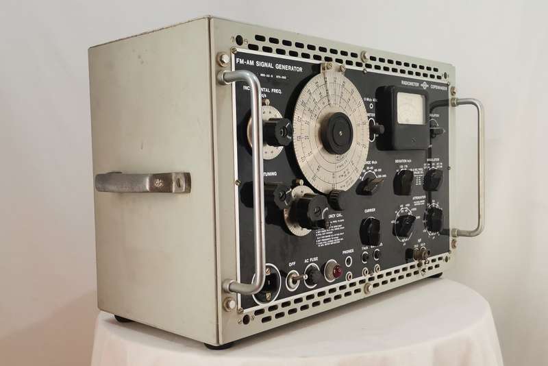 Vintage Radiometer Copenhagen FM-AM Signal Generator 960-A2-8 (973-050)