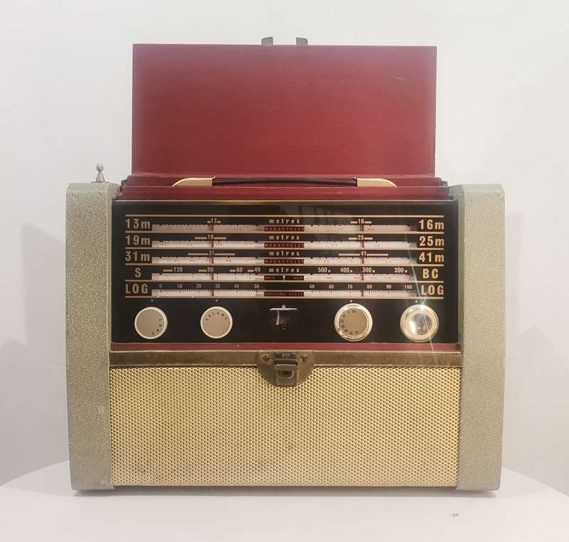 Vintage Supersonic D29 Portable Receiver  1950s Southern African Classic!
