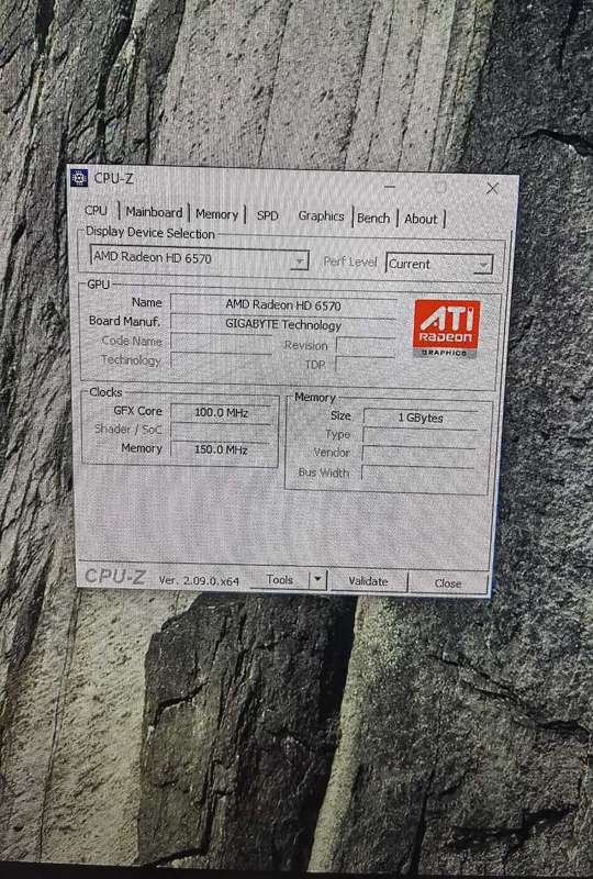 AMD Ryzen 3700X PC / AMD Radeon HD 6570 1GB