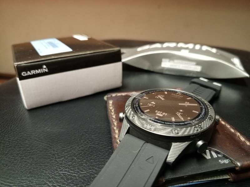 Garmin Marq Commander Gen 2 Carbon Fibre smart gps watch