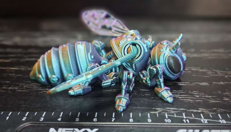 1pc 3D Printed Mechanical Movable Joints Bee Statue Figurine, With Movable Wings