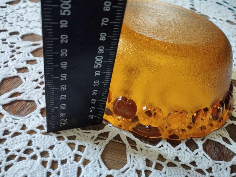 Amber glass bowl with apple detail