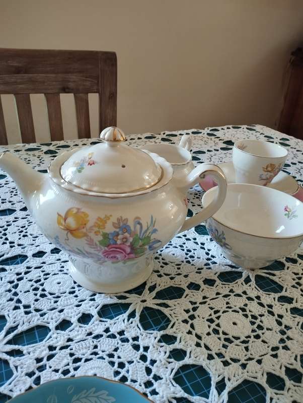 J&G Meakin Sol (Rose and ribbon design) one place teaset