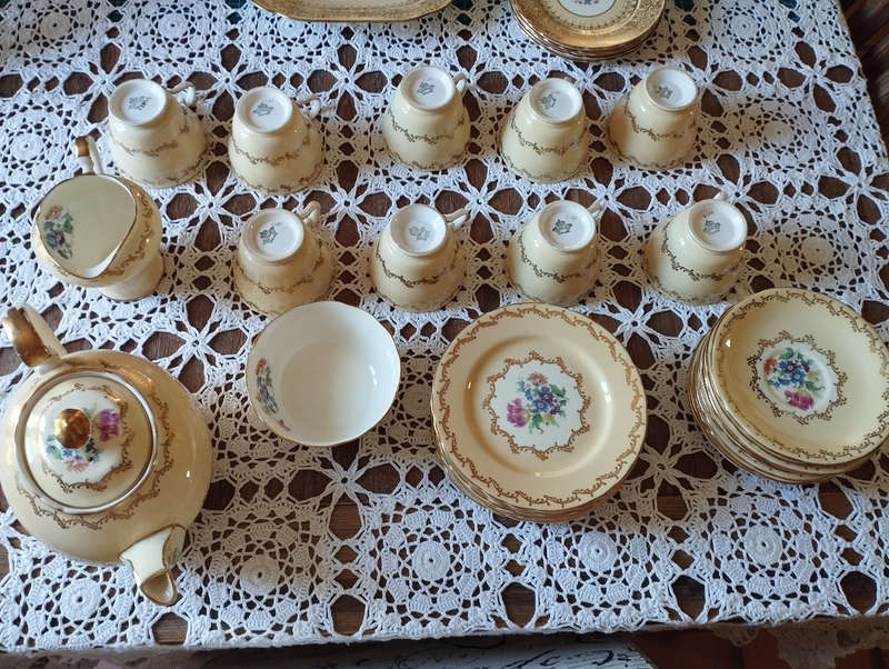 Aynsley C280 9 cup teaset