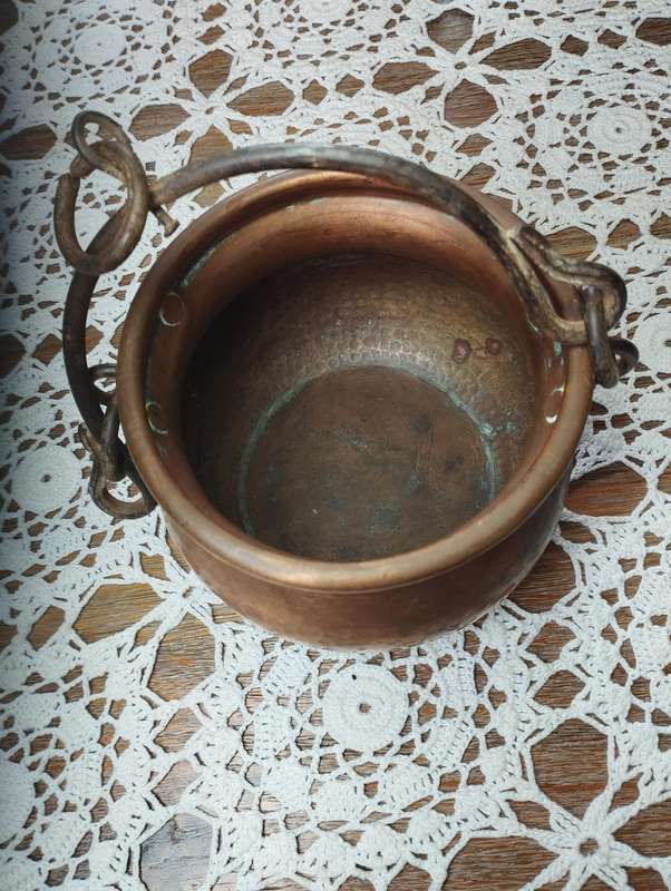 Hand-beaten copper hanging pot small