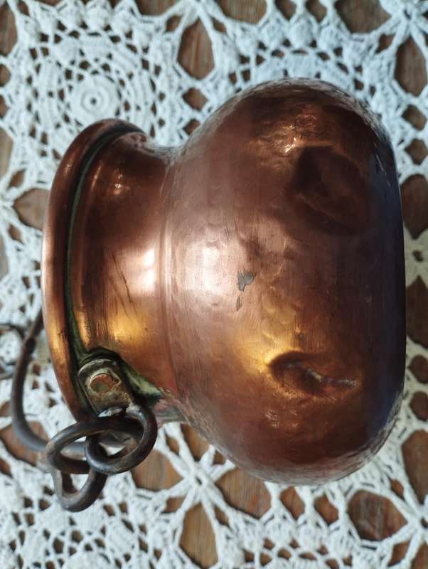 Hand-beaten copper hanging pot small
