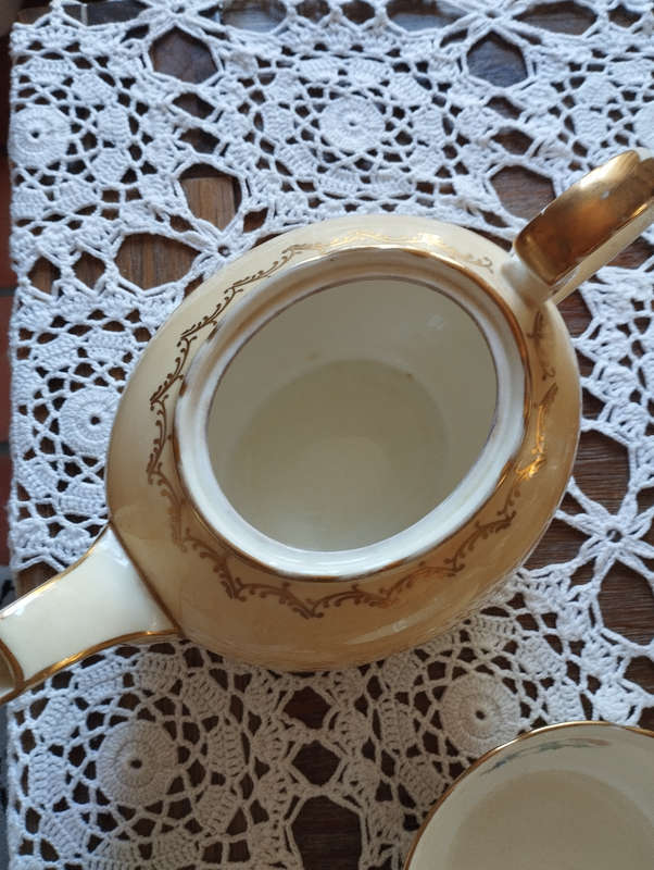Aynsley C280 9 cup teaset