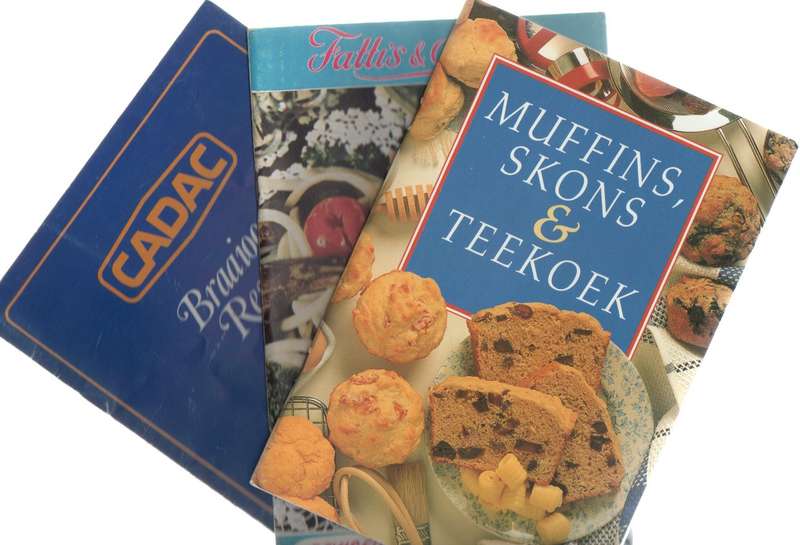 DRIE RESEPTE BOEKE: MUFFINS, SKONS & TEEKOEK, FATTIS & MONIS EN CADAC BRAAIOOND RESEPTE