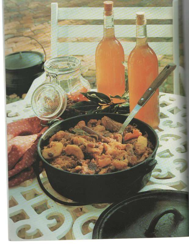 POTJIEKOS FAVOURITES - SANNIE SMIT (1 ST PUBLISHED 1988)