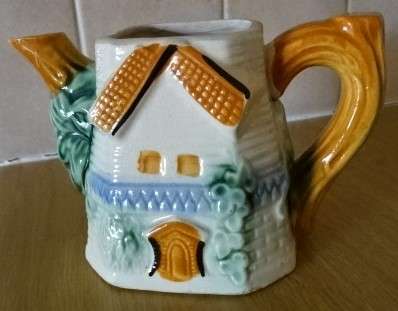 VINTAGE DUTCH WINDMILL  DESIGN TEAPOT WITHOUT LID