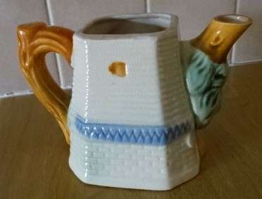 VINTAGE DUTCH WINDMILL  DESIGN TEAPOT WITHOUT LID
