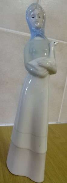 THREE PORCELAIN VINTAGE LADIES FROM POLAND (HEIGHT 22 CM)