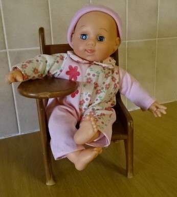 KIDCRAFT VINTAGE WOODEN LUXE DOLLY CHAIR (HEIGHT 25 CM X WIDTH 14 CM)