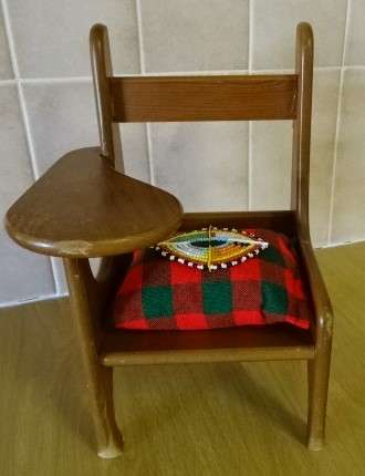 KIDCRAFT VINTAGE WOODEN LUXE DOLLY CHAIR (HEIGHT 25 CM X WIDTH 14 CM)