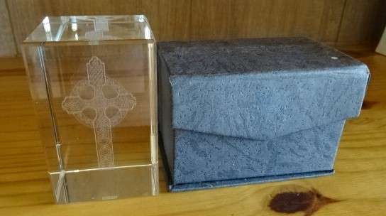 LASER ENGRAVED STANDARD 3 D CELTIC CRYSTAL CROSS BLOCK (HEIGHT 7,5 CM X WIDTH 4,5 CM)