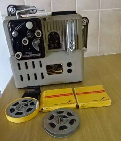 VINTAGE EUMIG WIEN TYPE 8M IMPERIAL PROJECTOR (MADE IN AUSTRIA 60'S -  20CM X 20,5CM X 11CM )