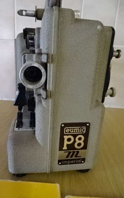 VINTAGE EUMIG WIEN TYPE 8M IMPERIAL PROJECTOR (MADE IN AUSTRIA 60'S -  20CM X 20,5CM X 11CM )
