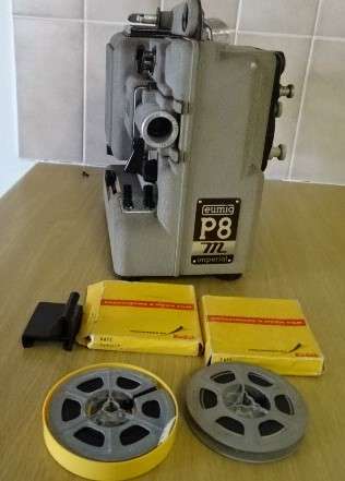 VINTAGE EUMIG WIEN TYPE 8M IMPERIAL PROJECTOR (MADE IN AUSTRIA 60'S -  20CM X 20,5CM X 11CM )