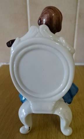 VINTAGE RARE VICTORIAN MALE FIGURINE PLAYING A MUSICAL INSTRUMENT (JAPAN? -HEIGHTT 11 CM)