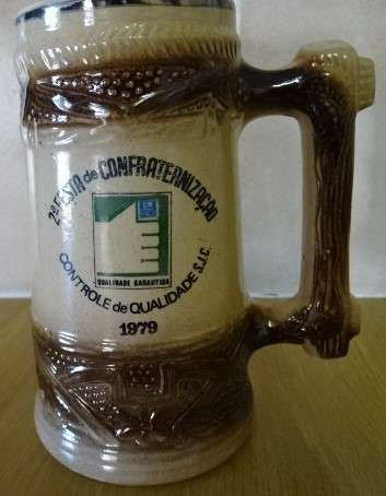 2ND FELLOWSHIP QUALITY CONTROL S.J.C. GENERAL MOTORS CERAMIC BEER MUG 1979 (MADE IN SAO PAULO)