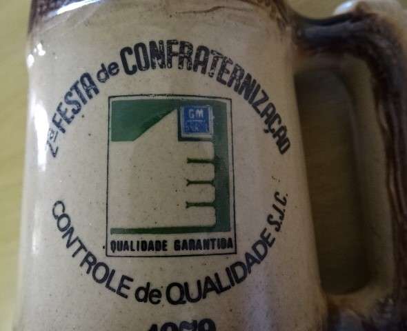 2ND FELLOWSHIP QUALITY CONTROL S.J.C. GENERAL MOTORS CERAMIC BEER MUG 1979 (MADE IN SAO PAULO)