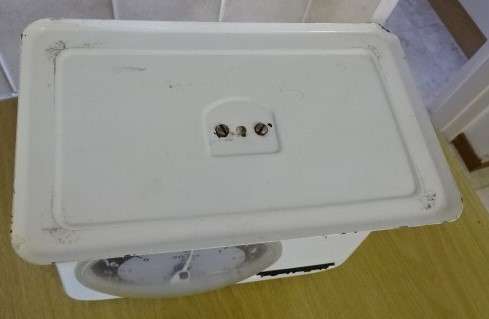 VINTAGE 1960'S TOWER KITCHEN SCALE (HEIGHT 20CM X 12 CM)