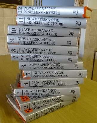 VOLLEDIGE STEL VAN 12 HARDEBANDBOEKE: NUWE AFRIKAANSE KINDERENSIKLOPEDIE