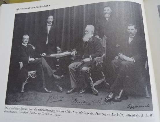 VOLLEDIGE STEL VAN 12 HARDEBANDBOEKE: NUWE AFRIKAANSE KINDERENSIKLOPEDIE