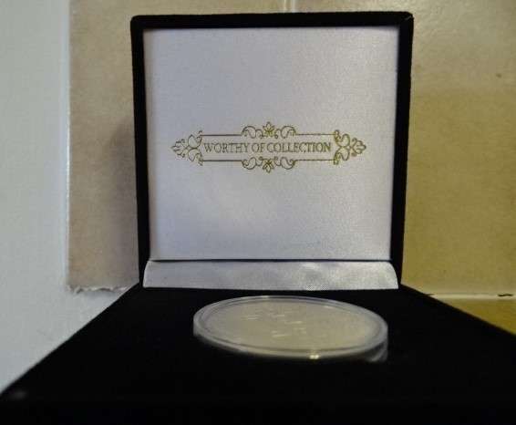 TWO BITCOIN COLLECTABLE ITEMS IN BLACK CASES (GOLD AND SILVER PLATED)