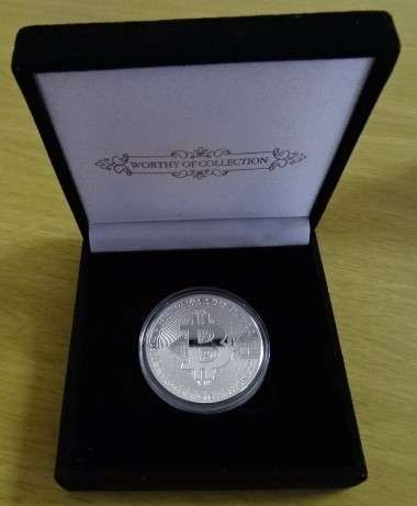 TWO BITCOIN COLLECTABLE ITEMS IN BLACK CASES (GOLD AND SILVER PLATED)