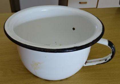VINTAGE WHITE ENAMEL CHAMBER POTTY FOR TODLERS (HEIGHT 10CM X WIDTH 17,5 CM)