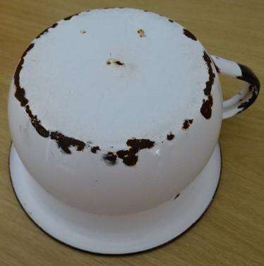 VINTAGE WHITE ENAMEL CHAMBER POTTY FOR TODLERS (HEIGHT 10CM X WIDTH 17,5 CM)