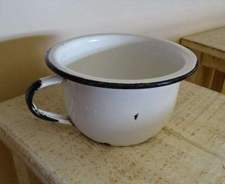 VINTAGE WHITE ENAMEL CHAMBER POTTY FOR TODLERS (HEIGHT 10CM X WIDTH 17,5 CM)