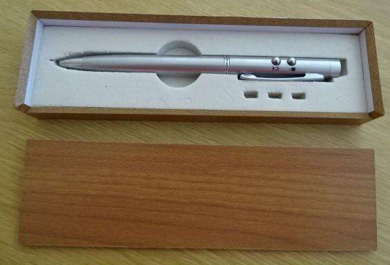 TWO COLLECTABLE PEN SETS - PARKER AND FNB